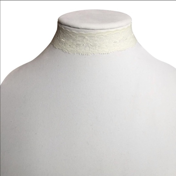 White Stretch Lace Choker 💕 - Picture 2 of 2